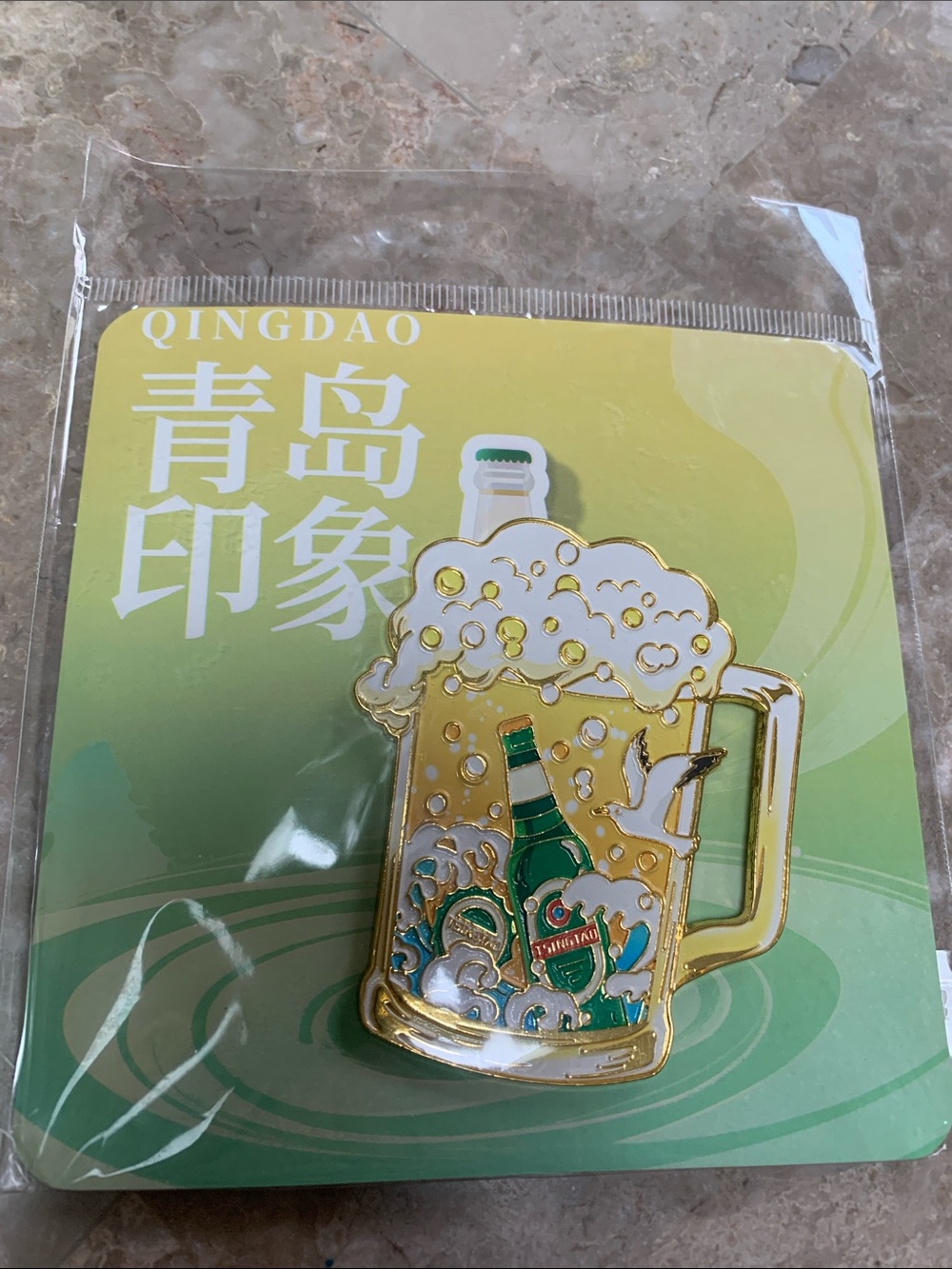 Green & Gold Qingdao Beer Mug Magnetic Refrigerator Sticker. Brand new. Sz:2.5x3